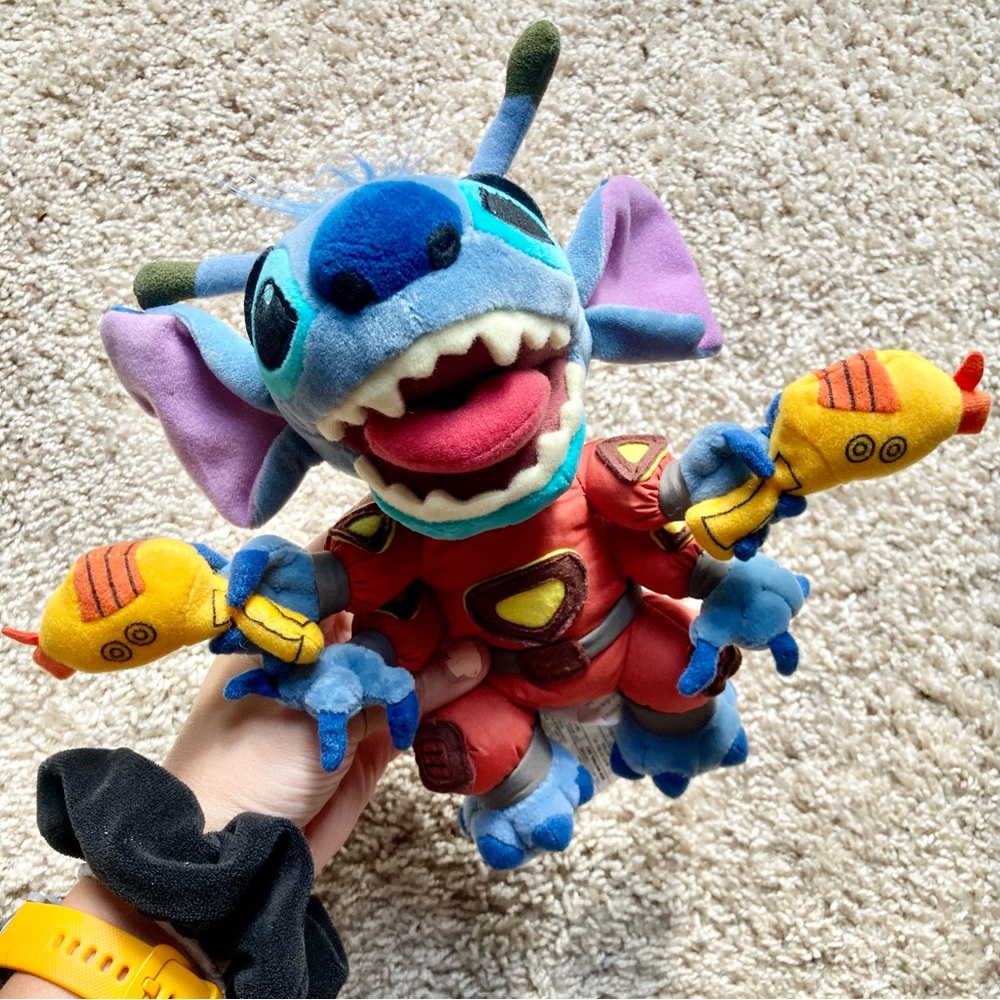 Disney Store STITCH Experiment 626 Alien 4 Arms Holding Ray Guns Plush